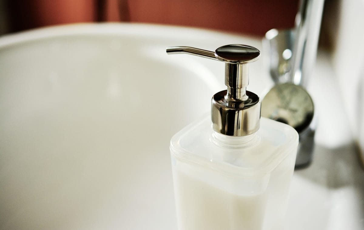Kitchen Deep Cleaning Guide: 2026 costs and timings