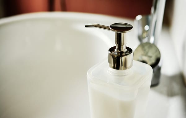 Kitchen Deep Cleaning Guide: 2026 costs and timings